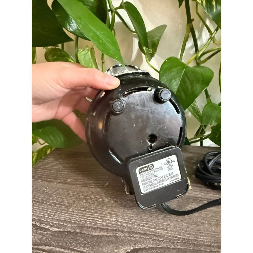 DASH mini skull waffle maker
